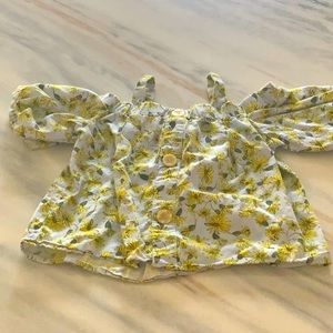 Cute flower shirt, buttons.